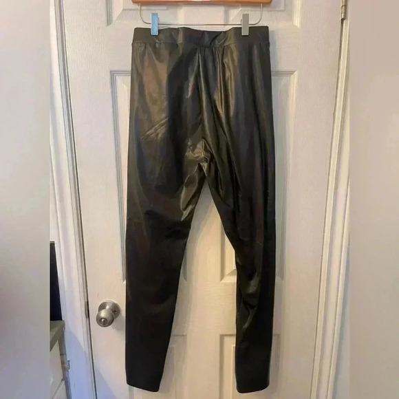 faux leather wet seal lined legging size  xl, fit like a M/L - Picture 3 of 4